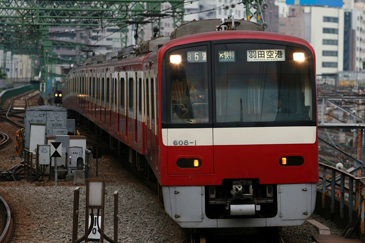 MASA49893215's tweet photo. #TLを快特電車が通ります https://t.co/7Po1njSqzC