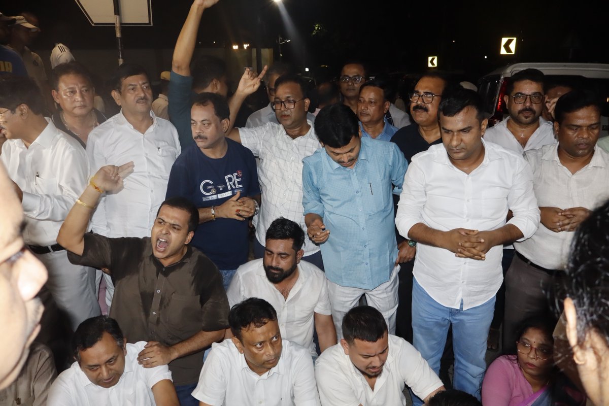 INCIndia's tweet photo. The Assam Pradesh Congress Committee staged a protest in front of Lok Bhawan against the detention of LoP Shri Rahul Gandhi ji.

📍Guwahati https://t.co/5jIDR9NRca