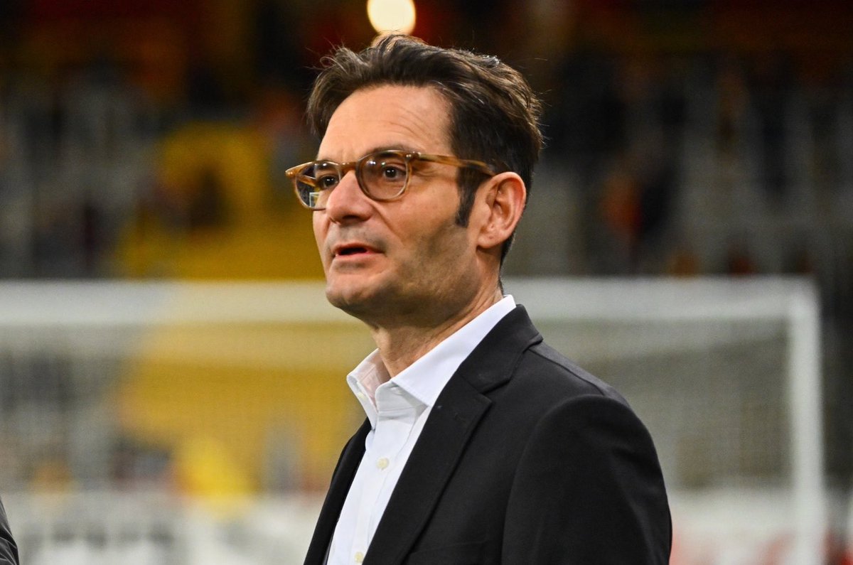 _BeFootball's tweet photo. 🚨 EN ROUE LIBRE TOTALE, JOSEPH OUGHOURLIAN DÉTRUIT MAINTENANT LA LFP AU SUJET DU PIRATAGE 🎙️☠️:

« LE PIRATAGE EST DU RESSORT DE LA LIGUE, ELLE N'A RIEN FAIT. 

J'ai une société espagnole dans les médias, la Ligue espagnole 🇪🇸 est venue me voir avec son offre, CE SONT DES CRACKS, LES MEILLEURS DU MARCHÉ SUR LE CONTRE-PIRATAGE. 

Chez nous, on est là les bras ballants, on se plaint, "l'État n'en fait pas assez, il faudrait que, il y a qu'à...".

Quand vous atteignez de tels niveaux d'inégalité dans la répartition des droits TV, IL FAUDRAIT PEUT-ÊTRE REVENIR À DES RATIOS NORMAUX ET REVOIR LES CRITÈRES, NON ?

Là non plus, la Ligue n'a rien fait. »

(@lequipe)
