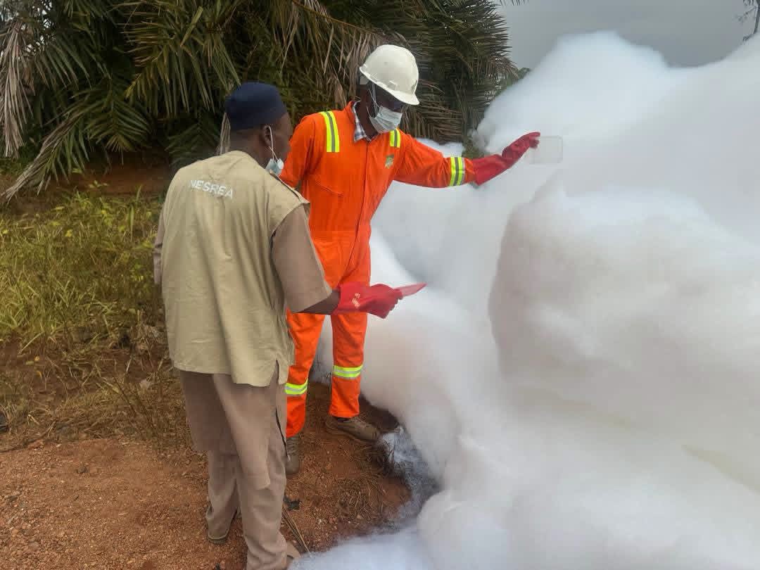 NgugiEvuti's tweet photo. The National Environmental Standards and Regulations Enforcement Agency, @NESREANigeria, has launched an investigation into a suspected chemical spill on the Kaduna-Abuja Expressway that resulted in the formation of a white, foamy substance.

Read more: https://t.co/mzeT0klPE5 https://t.co/lOu4AiugQp