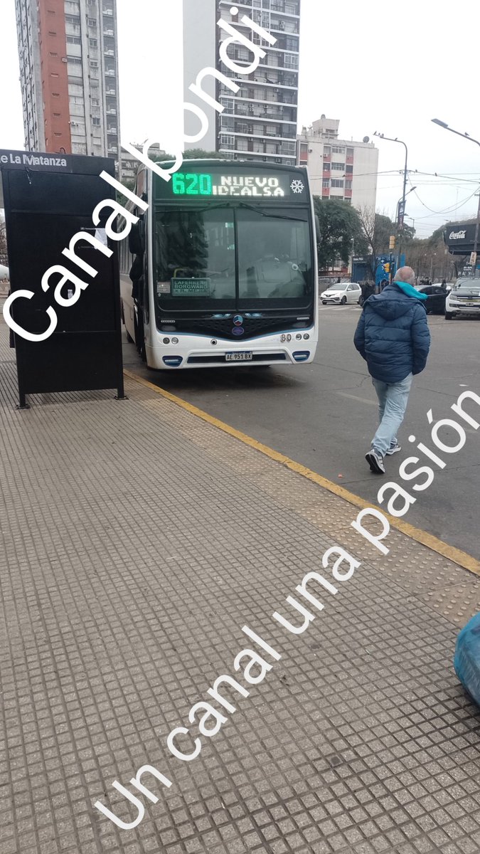 Noticiabondi's tweet photo. #Línea620 empresa el #NuevoIdeal S.A interno 80 en la estación de Ramos Mejía https://t.co/JFFN1GVRUj