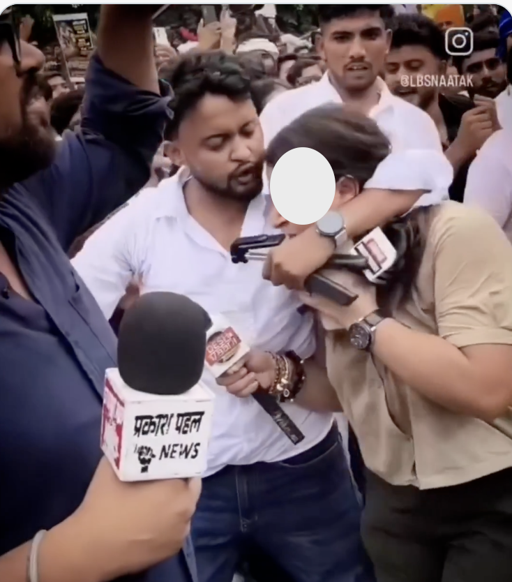 BesuraTaansane's tweet photo. Arrest this scumbag @DelhiPolice . Streets of Delhi are not safe when such perverts are on the loose https://t.co/6wx7qh4qQo