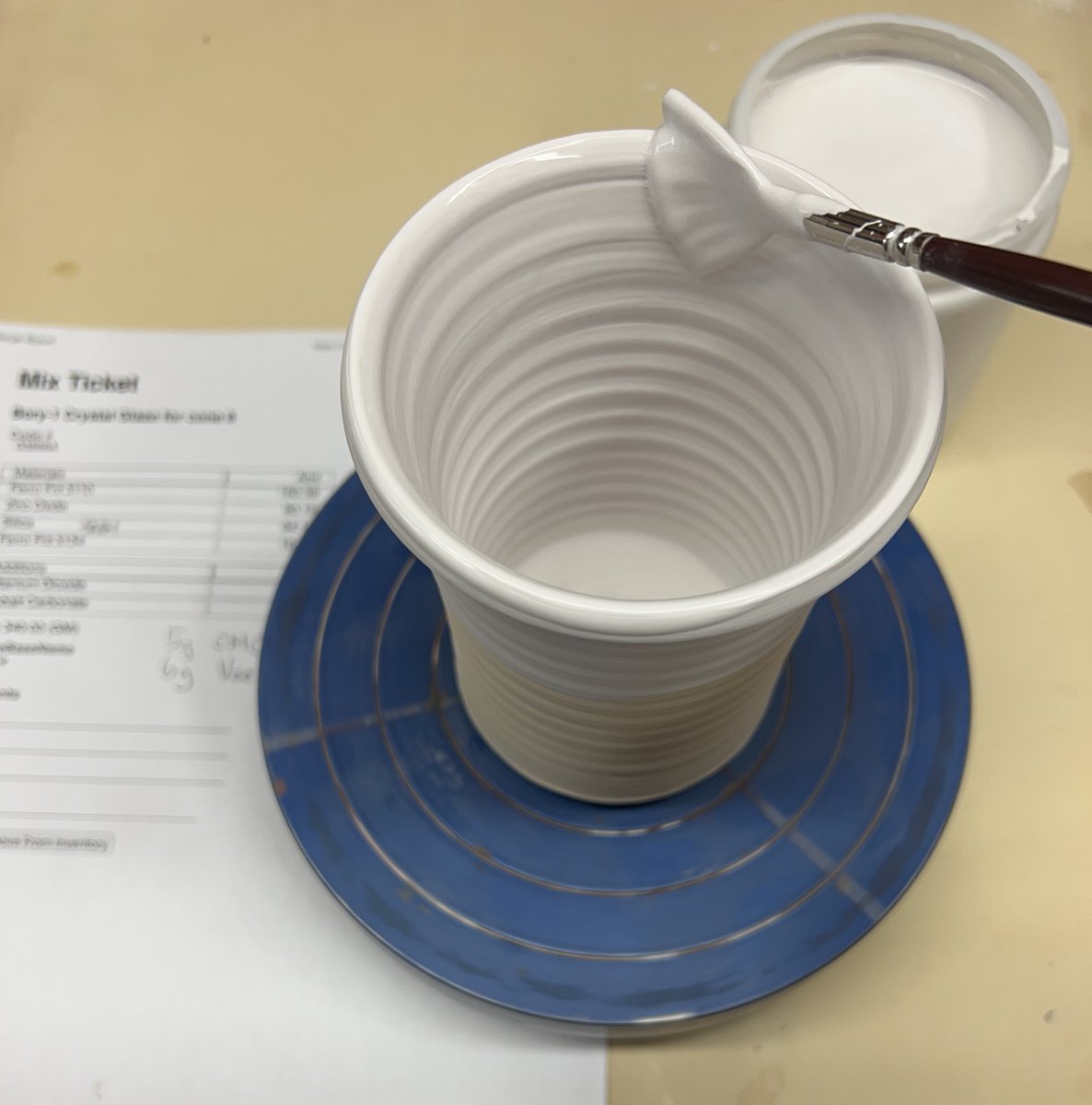 digitalfiretony's tweet photo. This crystalline glaze has zero clay yet suspends and brushes really well. The secret is the use of two gums, the order in which you add them and the way in which you mix them in. https://t.co/dtknjHkI2k https://t.co/YapYdI3hYZ