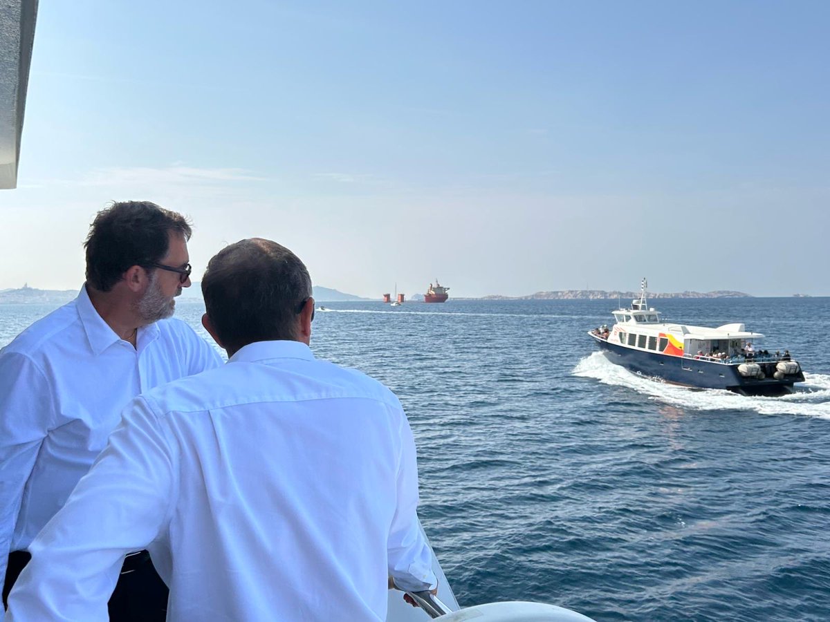 NicolasIsnard's tweet photo. avec le port de Beyrouth en présence des Ministres des Transports français et libanais. Le savoir-faire et la réussite de notre Provence qui inspirent le monde, on aime ! https://t.co/4ERNhZIEPT