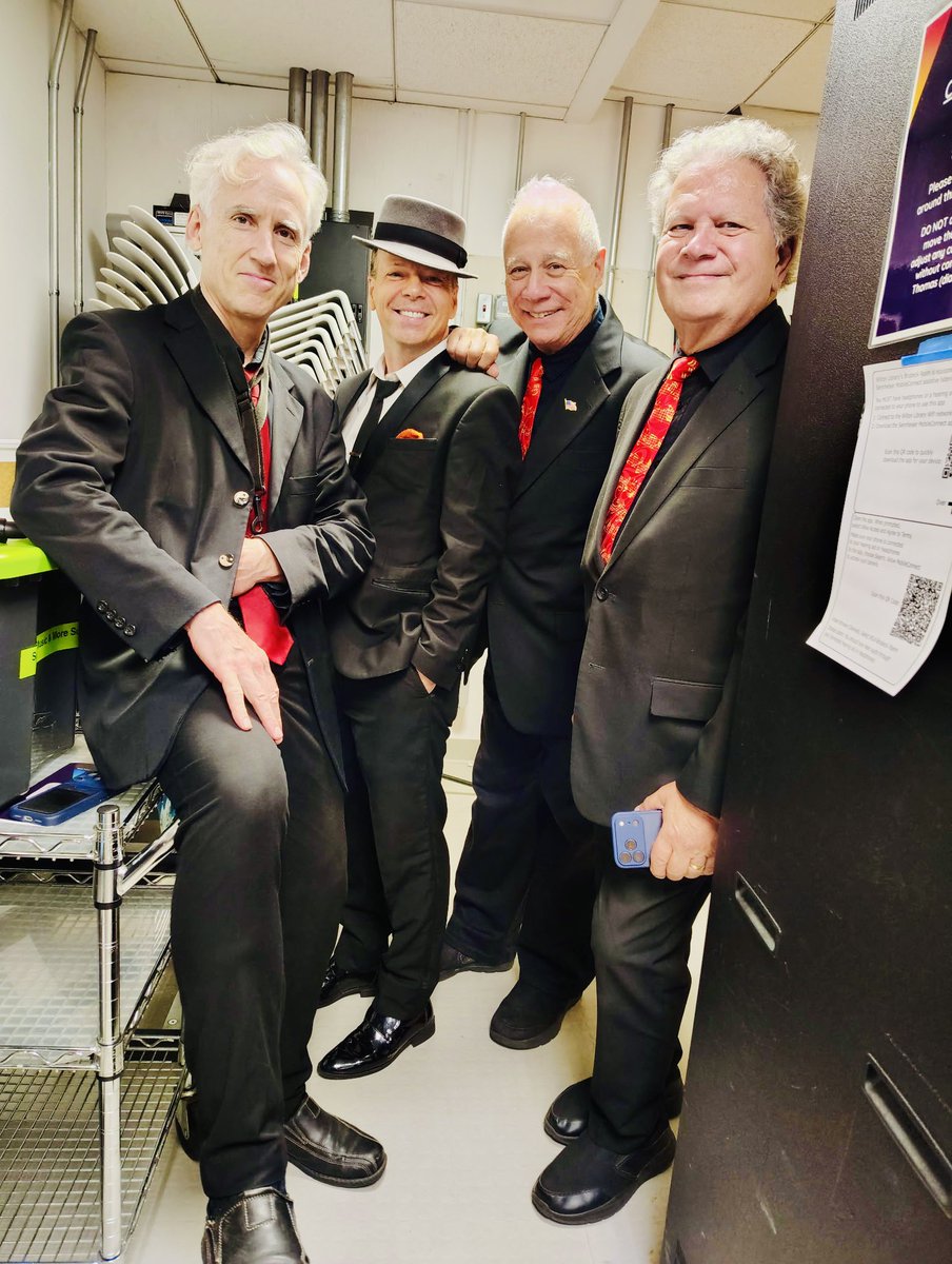 SwingingRatPack's tweet photo. In the kitchen, waiting to start cookin'! #sinatratribute #sinatramusic https://t.co/1kytT9tDz8