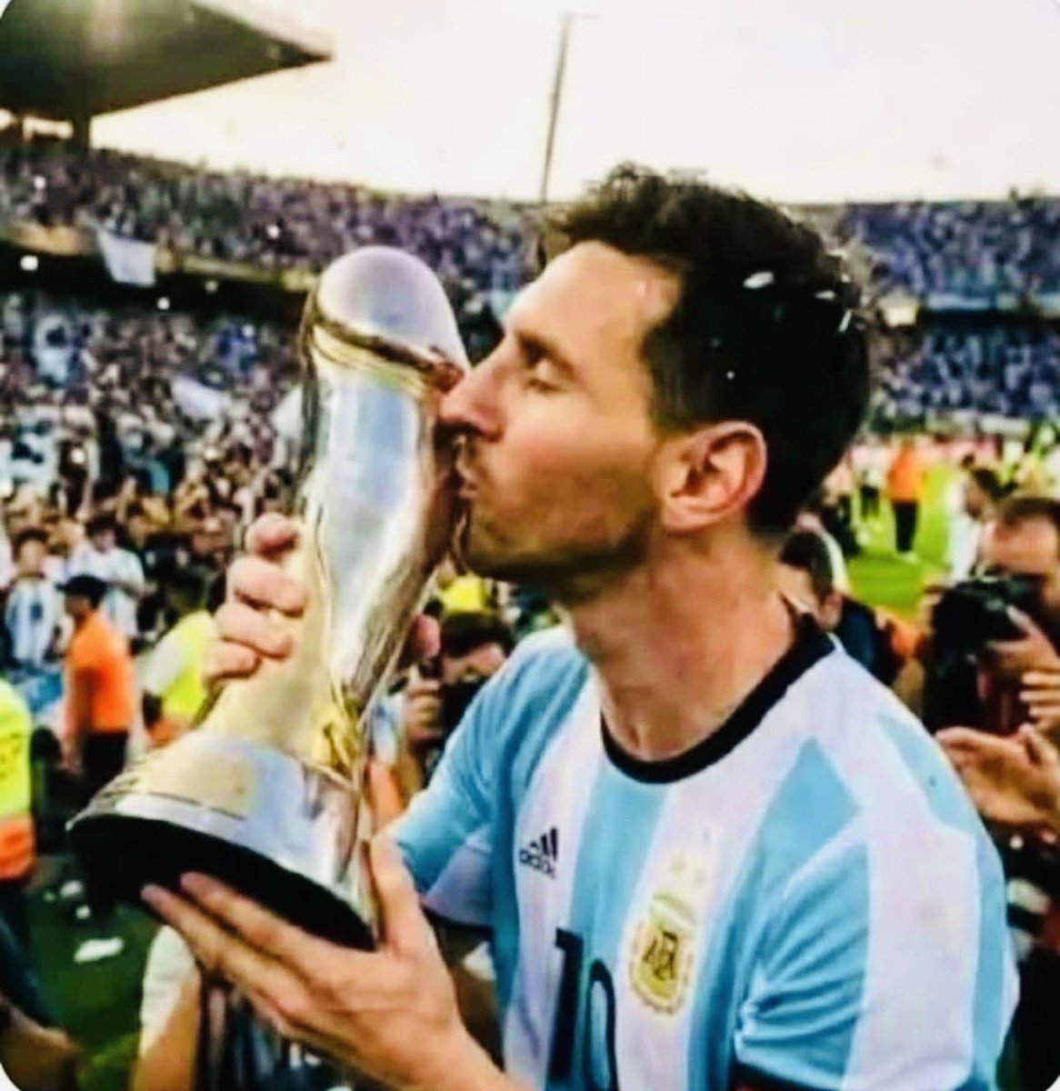 salvator280's tweet photo. @marca Ha decepcionado al mundo 🌎 como persona y profesional: no era lo que creíamos 👎 https://t.co/CanCfhNcJT