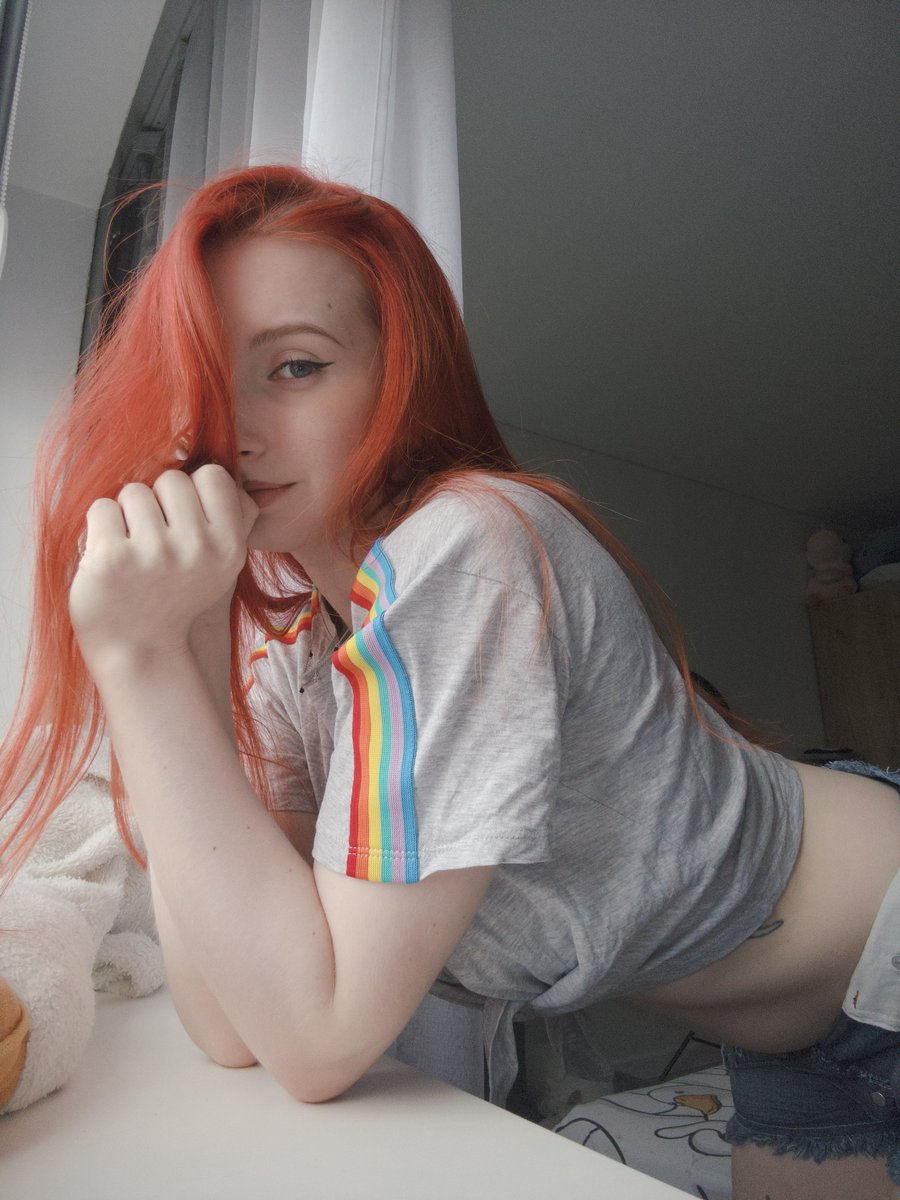 GingerKilller's tweet photo. I support casual Fridays. My definition is just a little different.

#Redhead #Feet #CasualFriday #AltGirl https://t.co/wtwSp1iWj9