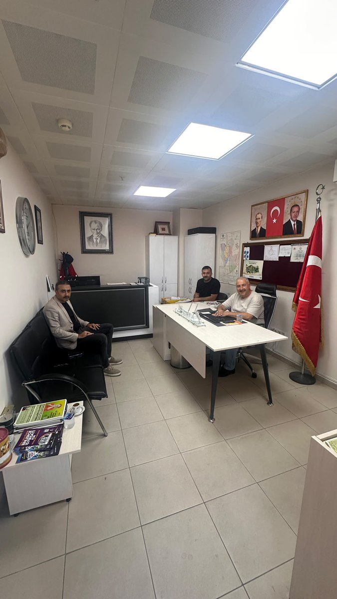 mhpgungorenilce's tweet photo. 📍Güven Mahallesi Muhtarlığı
Güngören Belediye Meclis Üyemiz Ramazan Toygün ve İlçe Başkan Yardımcımız İbrahim Kaya Güven Mahallesi Muhtarımız Sn.Ahmet Özsoy’u ziyaret ederek İl Başkanımız Sn.@BBvolkanyilmaz ’ın selamlarını ilettiler.
@_MHPistanbul_
@BBvolkanyilmaz 
@rahmancanmhp 
@kemaluysalmhp
