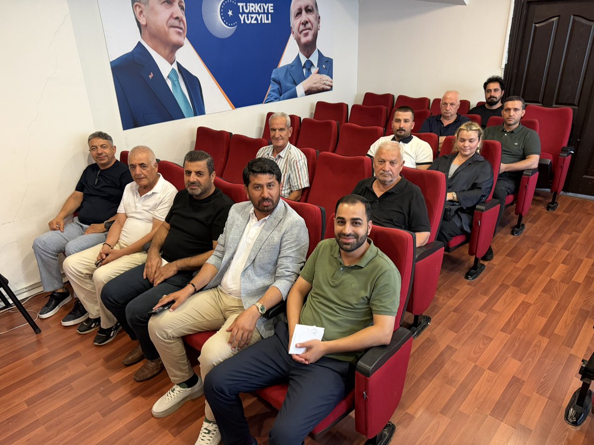 akyenisehirilce's tweet photo. 📍 AK Parti Yenişehir İlçe Başkanlığı

✅ Toplantı

AK Parti Yenişehir İlçe Başkanlığımızın haftalık olağan yönetim kurulu toplantısını; İlçe Koordinatörümüz Sn. Ayşe Akdeniz  , İlçe Başkanımız Sn. Seyidhan Kartal , İlçe Yönetim Kurulu Üyelerimiz, İlçe Kadın Kolları Başkanımız Sn. Av. Helin Gezgin’in katılımlarıyla gerçekleştirdik.

Hayırlara vesile olmasını diliyoruz. 

#AKPartiYenişehir #BirlikBeraberlik