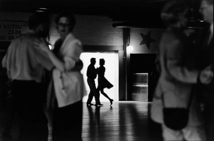 LKpaddy's tweet photo. Elliott Erwitt •
Helsinki, 2001 https://t.co/wenDGLZ92B
