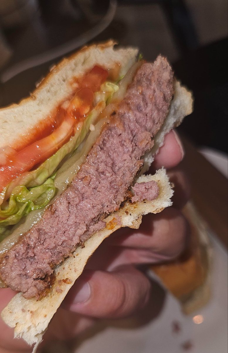 FoodPleaser's tweet photo. 🍔 🚨 What instantly ruins a burger? https://t.co/sKpM8kqPYn