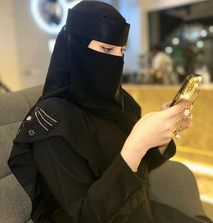 Rr5000M's tweet photo. أنا من بلاد نجد🇸🇦
الرقي #لغتي
والياسمين حكايتي
والصمت  يختصر ألف حديث…
#رؤى https://t.co/4MHlHrYhld