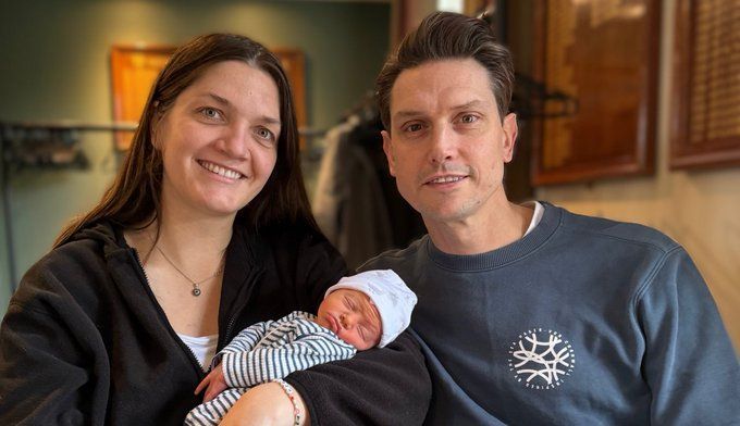 LifeNewsHQ's tweet photo. WOW!

Lucy was diagnosed with ovarian cancer at 12 weeks. Because she was pregnant, she couldn't have a normal surgery.

So doctors removed her uterus with her baby inside it, performed surgery and re-implanted the uterus.

Mom and baby are doing GREAT! https://t.co/Glx2JE6EyU