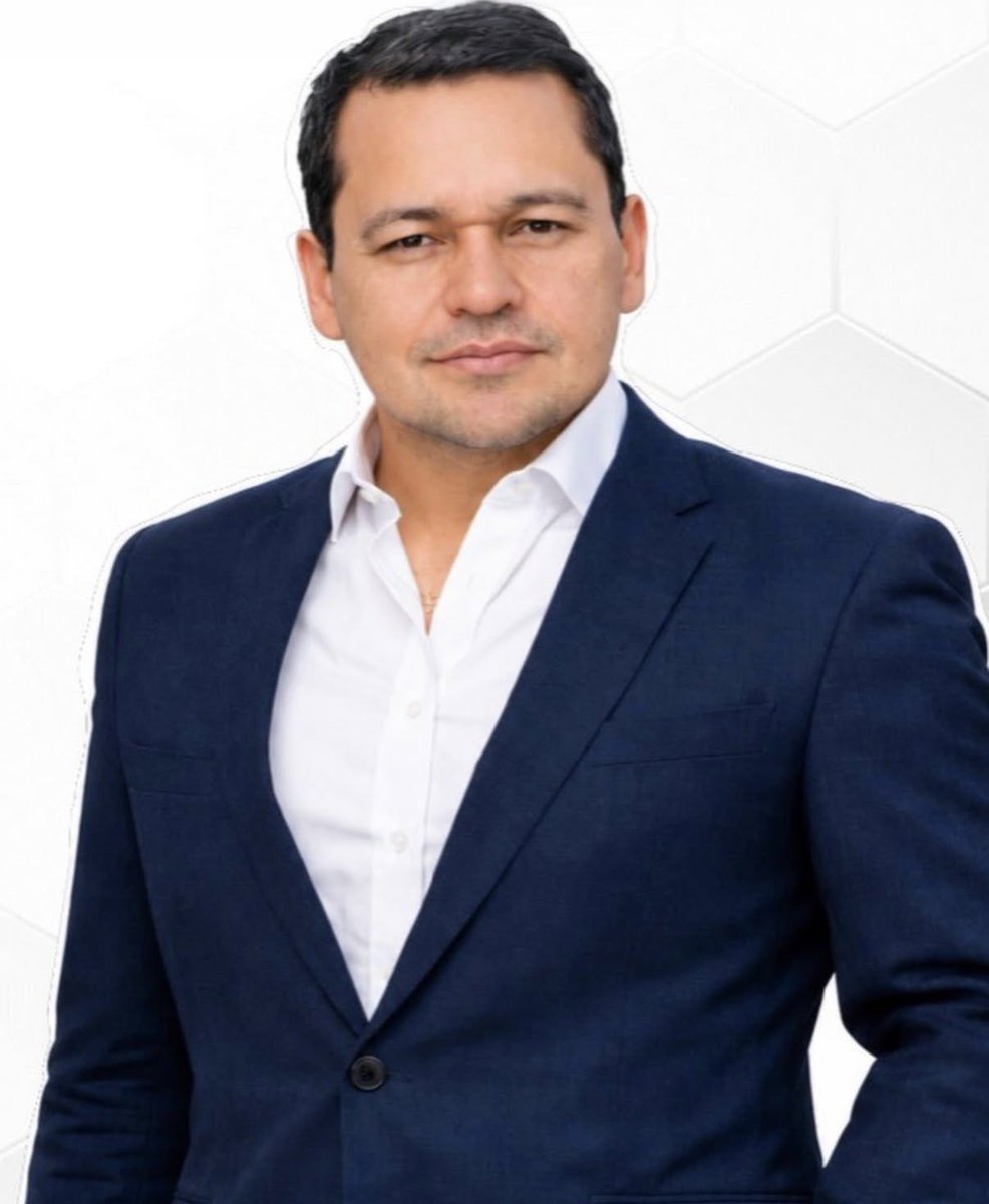 LAMONJACALI's tweet photo. Bendita! 🤔Y la candidatura a la Alcaldía de Cali 🤔.

Senador Vallecaucano del Pacto Histórico, Alejandro Ocampo fue elegido como segundo vicepresidente del Senado de la República para el periodo 2026-2027. Obtuvo 97 votos .

Ocampo logró el apoyo en votación de distintos partidos politicos entre ellos el  @CeDemocratico @soyconservador @partidodelaucol