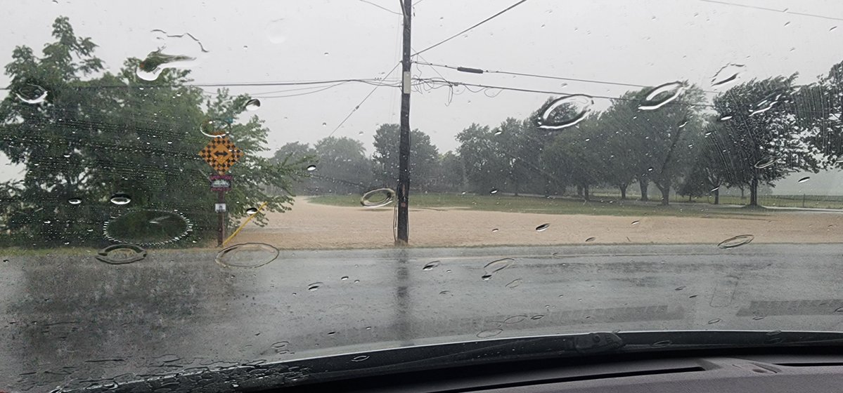 MikeMatijczyk's tweet photo. @weathernetwork @MurphTWN 
Binbrook,ON.
Close to 100mm of rain. Massive run off of flooded farm land.
Cemetary and Fletcher area of Binbrook. https://t.co/FiT0kqW0fT
