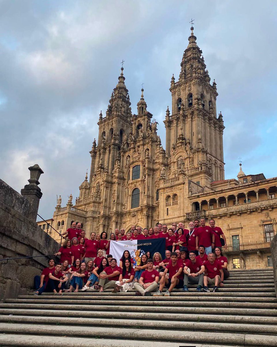 hdadstagenoveva's tweet photo. 𝗔𝗖𝗧𝗨𝗔𝗟𝗜𝗗𝗔𝗗 | 
En la jornada de ayer, nuestros hermanos llegaron a Santiago de Compostela, culminando así su peregrinación.

Damos gracias por estos días de fe, convivencia y oración.

Que Ntro. Padre Jesús Cautivo y Ntra. Señora de las Mercedes los acompañen en su regreso.

#HdadSantaGenoveva
#PorunMundoMejor