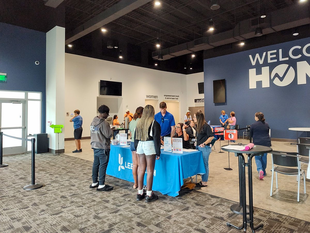 Lee_Health's tweet photo. @LeeSchools @WHOWEPLAYFOR We were able to prepare families for the 2026-27 school year by providing school physicals, enrollment assistance and 115 EKG screenings. Under Florida’s #SecondChanceAct, an #EKGscreening is required for first-time student athletes participating in an FHSAA-sanctioned sport.
3/3 https://t.co/gjPnhUiMbx