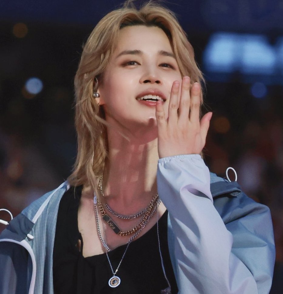 jiminourdiva's tweet photo. His pretty pink tiny hand and the joof 😭😭😭 im actually devastated https://t.co/c4KIGTFIc5