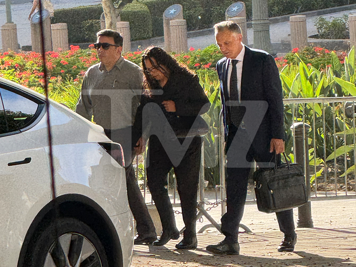 TMZ's tweet photo. 💔 EXCLUSIVE: Celeste Rivas' parents show up to court hearing in D4vd murder case. https://t.co/OPszyO6aQZ https://t.co/qo6L6NjTcp