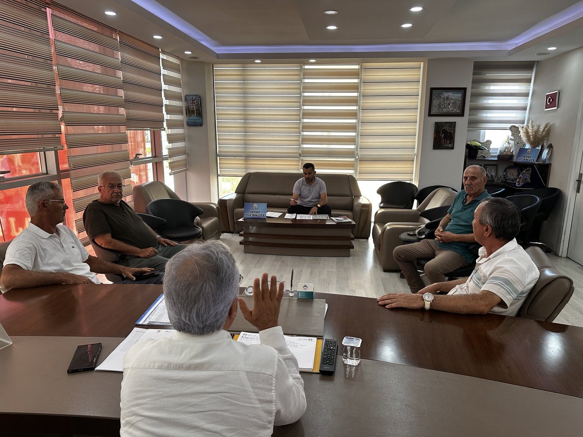 hasandemirserik's tweet photo. 📍Kepez İlçe Başkanlığı

Teşkilat Başkanımız Soner KURUCAN ve İl Koordinatörlerimiz ile bir araya gelerek teşkilat çalışmalarımız üzerine kapsamlı istişarelerde bulunduk.

Birlik ve beraberlik içerisinde, Kepez’imiz ve davamız için durmadan çalışmaya, istişare kültürüyle yol yürümeye devam edeceğiz.