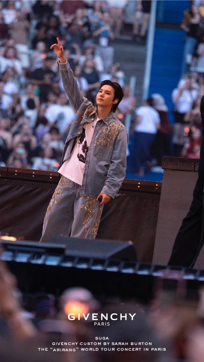 OurMikro_kosmos's tweet photo. [📸] GIVENCHY shared that Suga's custom outfit designed by Sarah Burton The “ARIRANG” World Tour in Paris

#SUGAXGIVENCHY #YOONGI #BTS #방탄소년단 https://t.co/QbWuCBd6oV