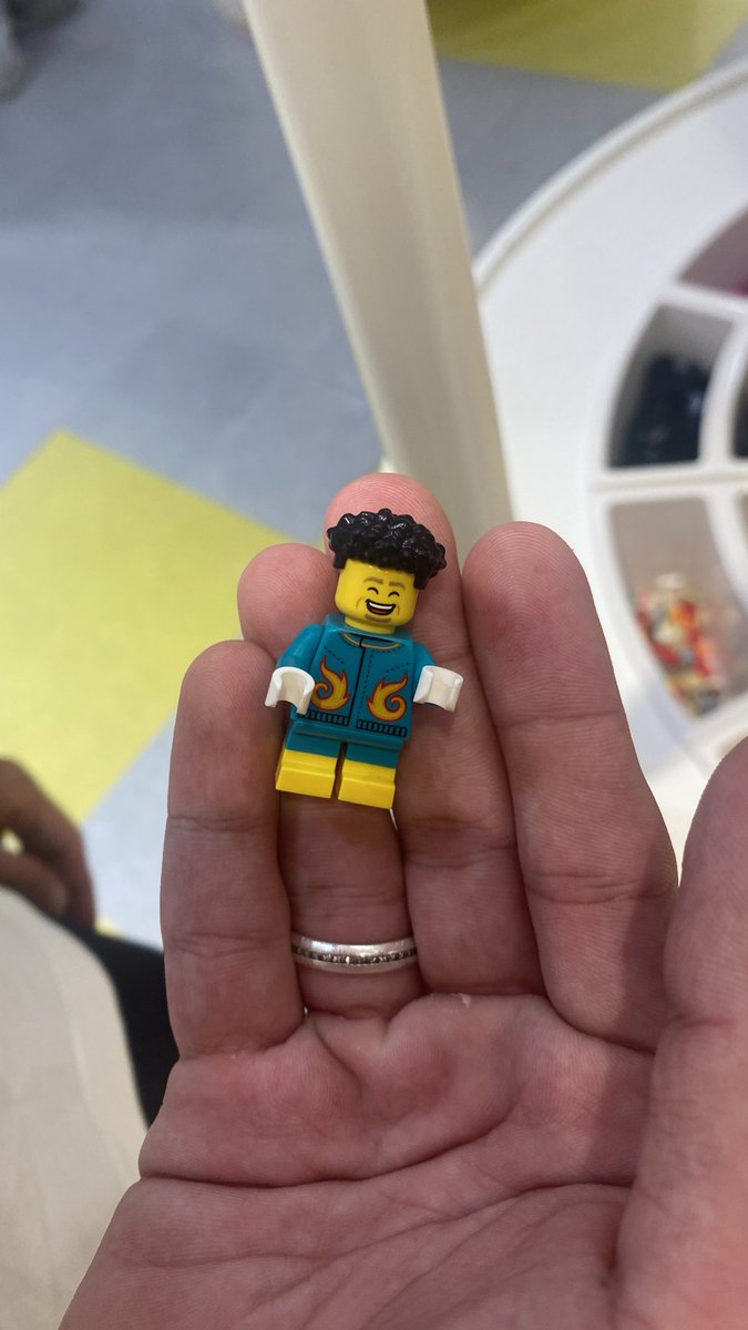 sweetlikemi_'s tweet photo. ideia de date: sair pra montar lego no shopping https://t.co/y69jqA9pMa
