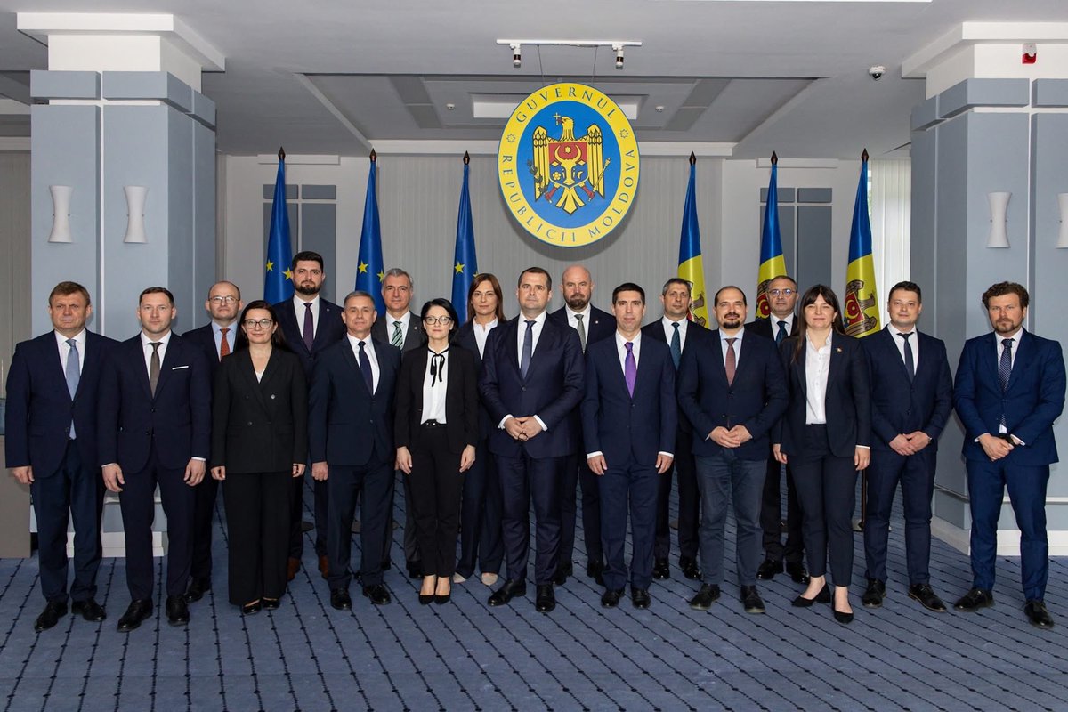 SMuresan's tweet photo. Congratulations to Prime Minister @Vasile_Tofan and the members of Moldova’s new Government.

The swift formation of a new, pro European government demonstrates the strength of Moldova’s democratic institutions and its commitment to the European path.

With a pro European absolute majority secured by @Parliament_RM and the leadership of President @sandumaiamd, the new Government has the political support needed to continue reforms and keep Moldova’s EU accession process moving at the strong pace achieved in recent years.

#Moldova continues to set an example of resilience, political responsibility and determination on its path towards EU membership.

Wishing Prime Minister Vasile Tofan and his team every success in the work ahead.