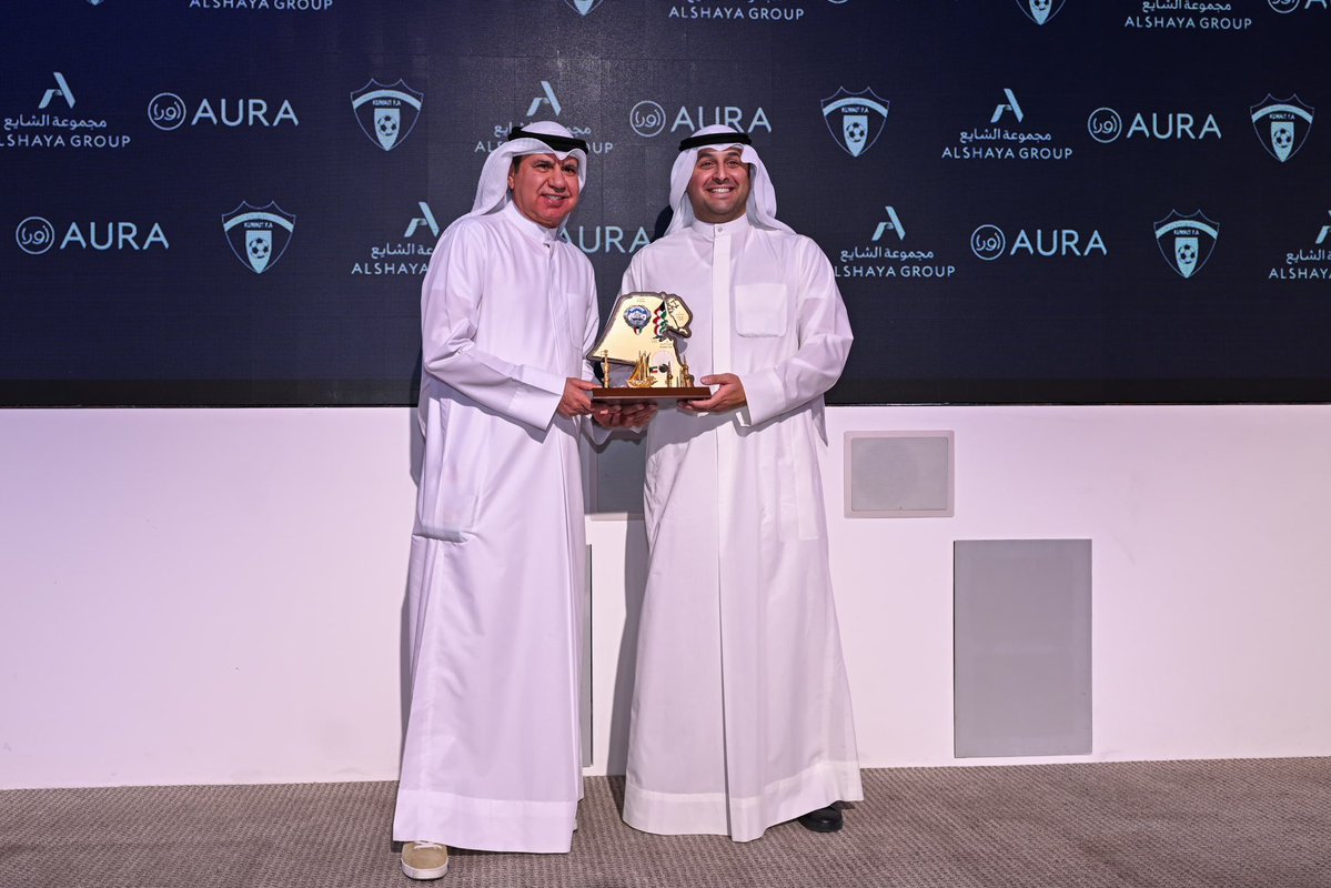 KuwaitFA's tweet photo. اقيم اليوم الحفل الختامي لدوري أورا تحت 20 عاما، وذلك بقاعة الأوديتوريوم في برج الشايع، بحضور نائب رئيس مجلس إدارة الاتحاد الكويتي لكرة القدم للشؤون الفنية أيمن الحسيني والامين العام للاتحاد الدكتور صالح المجروب، وممثل مجموعة الشايع حمود الشايع.

وشهد الحف�� الختامي تتويج القادسية بلقب البطولة، وكاظمة بالمركز الثاني والساحل بالمركز الثالث.
كما تم تكريم يوسف صباح بجائزة أفضل لاعب في الجولة السابعة،  وعبدالله القرزعي بجائزة أفضل لاعب في الجولة الثامنة، والوليد جلال بجائزة أفضل لاعب في الجولة التاسعة، وفواز الداود بجائزة أفضل لاعب في الجولة العاشرة وبندر العازمي بجائزة أفضل لاعب في الجولة الحادية عشرة.
وقام المنظمون بتكريم  لاعب نادي الكويت بندر العازمي بجائزة هداف الدوري، وحارس مرمى نادي الساحل سليمان المسري بجائزة افضل حارس مرمى، ولاعب النادي العربي عبدالله القرزعي بجائزة افضل لاعب في البطولة.
كما كرمت اللجنة الفنية في الاتحاد الكويتي والمسؤولة عن اختيار أفضل اللاعبين في البطولة، وكذلك اللجنة الإعلامية في الاتحاد.