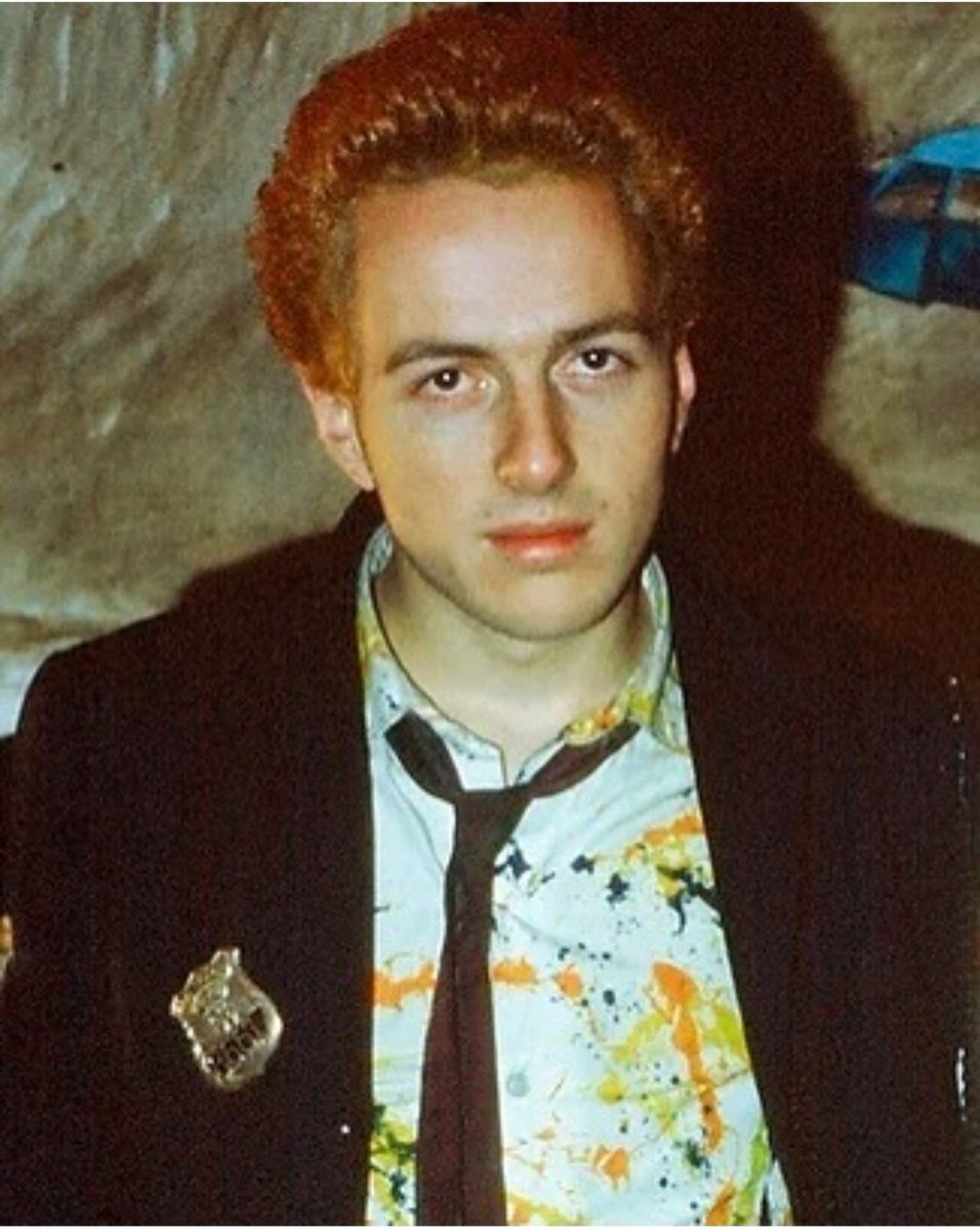 NewWaveAndPunk's tweet photo. Joe Strummer of #TheClash by Sheila Rock. https://t.co/LeYJ3LVO1B
