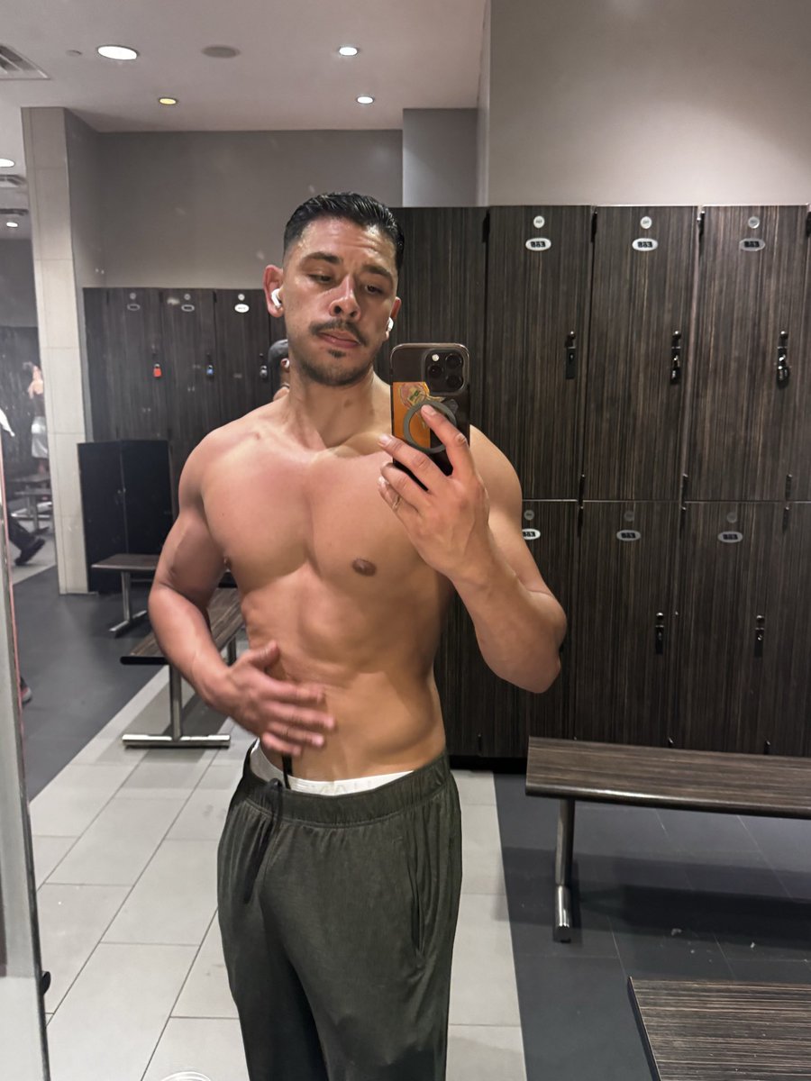 FabianJay286's tweet photo. Been in the gym blowing off steam 💨 https://t.co/rr4lCR3BrS