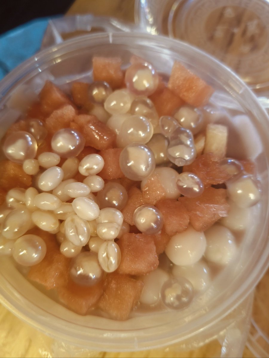 cbc_1112____'s tweet photo. Just found the coziest boba spot in town! Their brown sugar boba is chewy, the milk has that rich creamy taste, and the shop’s fairy lights make every sip feel like a little escape. Highly recommend stopping by after work!， https://t.co/JnNpP6xK2b