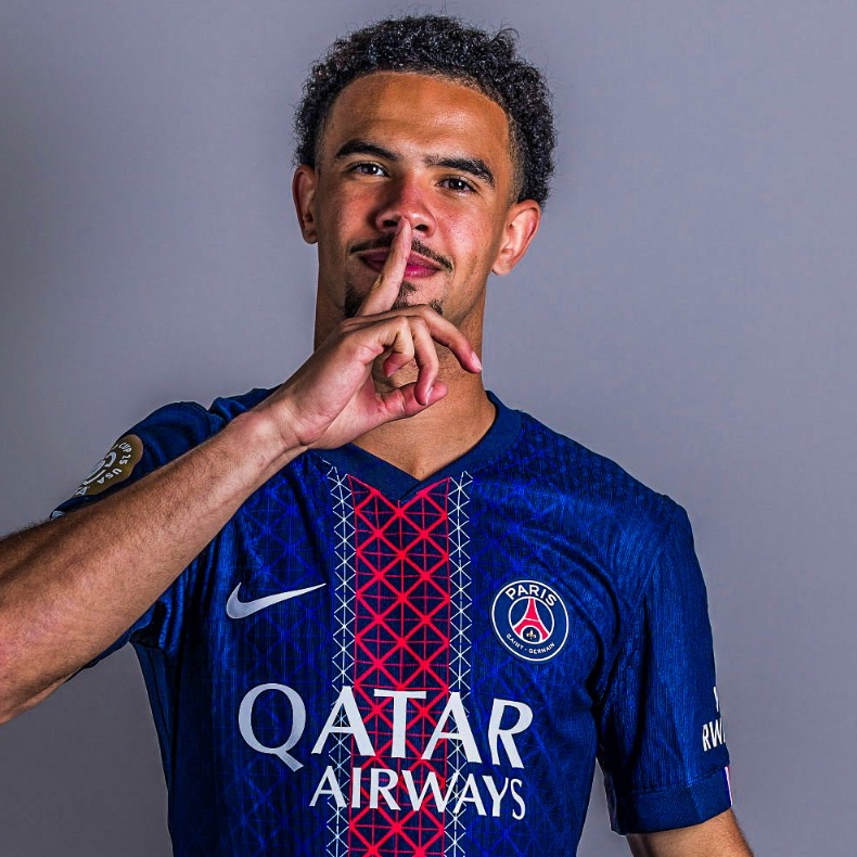 TheMatchdayHQ's tweet photo. 🚨🚨 | 𝐁𝐑𝐄𝐀𝐊𝐈𝐍𝐆: Manchester United are PREPARING a €60M offer for PSG midfielder Warren Zaïre-Emery. 💣

[@MENnewsdesk] https://t.co/321hhXbDk5