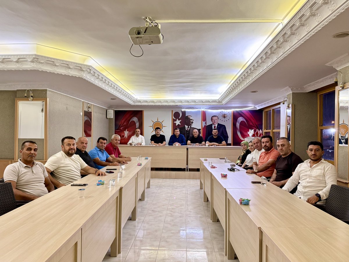 Ak_Korkuteli's tweet photo. İlçe Başkanımız Osman Nuri KÖK’ün Başkanlığında Koordinatörlerimiz Talat Doğan ve Ali Bayram Doğan’ın Katılımlarıyla Haftalık İlçe Olağan Yönetim Kurulu Toplantımızı Gerçekleştirdik. https://t.co/zrcCimWzSu