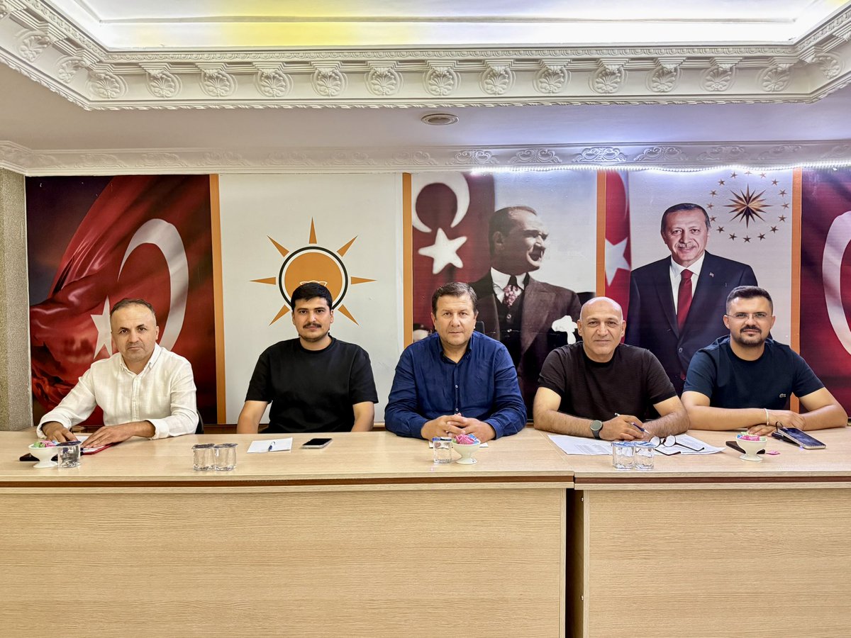 Ak_Korkuteli's tweet photo. İlçe Başkanımız Osman Nuri KÖK’ün Başkanlığında Koordinatörlerimiz Talat Doğan ve Ali Bayram Doğan’ın Katılımlarıyla Haftalık İlçe Olağan Yönetim Kurulu Toplantımızı Gerçekleştirdik. https://t.co/zrcCimWzSu