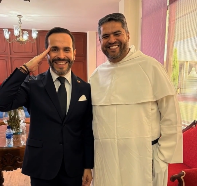NoticiasRCN's tweet photo. #ATENCIÓN | El presidente Abelardo de la Espriella designó al fraile Ricardo Torres Castro como director del Sena.  Aseguró que su misión será "fortalecer la formación técnica y tecnológica, recuperar la confianza del sector productivo, modernizar la institución y convertirla nuevamente en el principal aliado de la productividad, la innovación y la movilidad social".