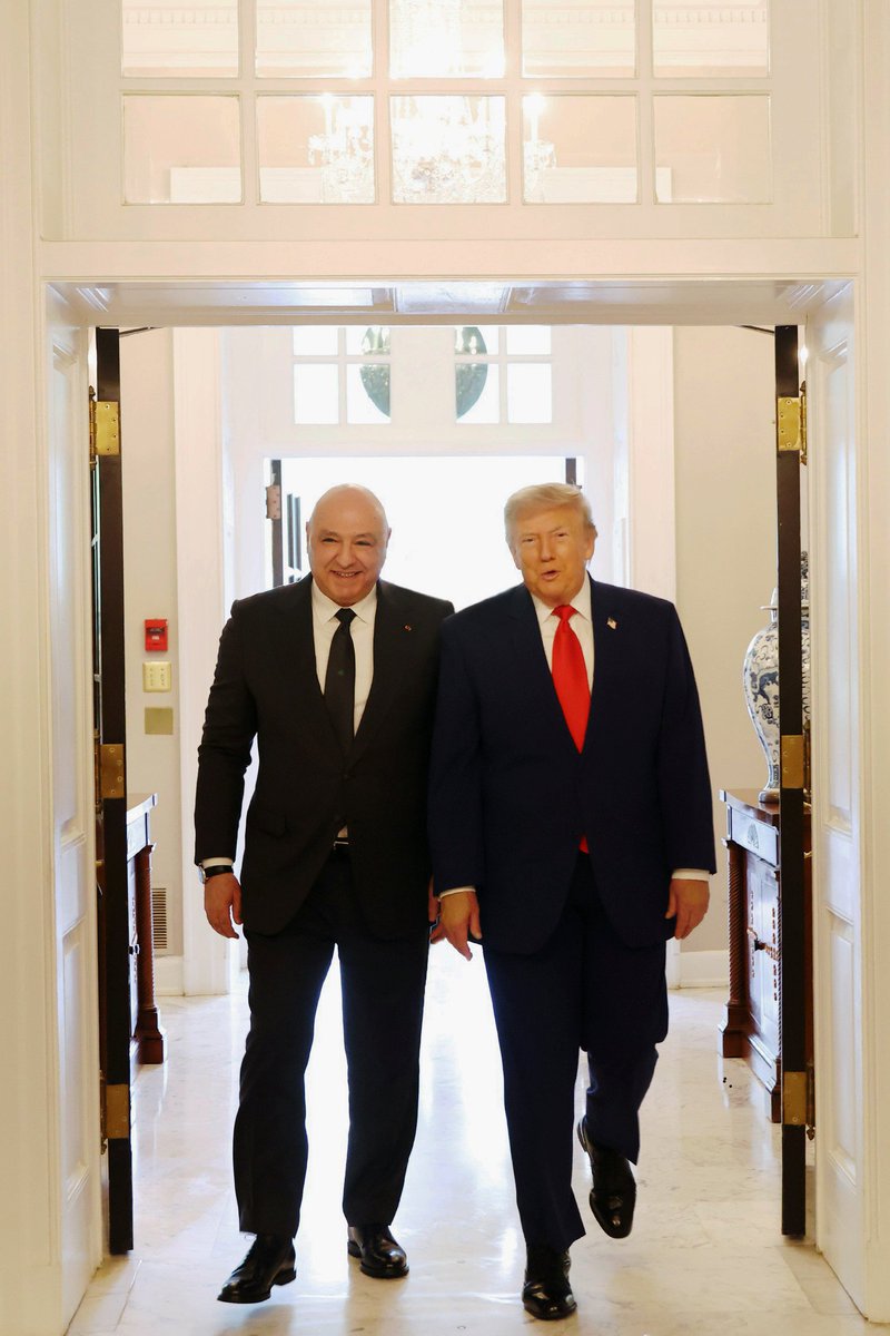 LBpresidency's tweet photo. قمة أميركية- لبنانية في البيت الأبيض.

الرئيس ترامب: الرئيس عون على قدر عال من الاحترام وسنحقق الكثير من التقدم وقد يكون لدي تفضيل للبنان لأنه لدي الكثير من الأصدقاء اللبنانيين.
- الرئيس الأميركي: لبنان تعرض للكثير من سوء المعاملة وسنتعامل معه بالاحترام الذي يستحقه
ولا استبعد عودة الرحلات الجوية بين لبنان وأميركا.
- الرئيس ترامب: الاسرائيليون في طور الانسحاب من المناطق اللبنانية واذا طلب مني الرئيس عون التحدث الى حزب الله فسأفعل ذلك.

- الرئيس عون : رؤية الرئيس ترامب تتطابق مع رؤيتي لجهة السلام والاستقرار في لبنان والمنطقة وسنتمكن من تحقيق ذلك معاً.
- رئيس الجمهورية اكد ان الرئيس بري يرغب في رؤية نهاية الصراع مع إسرائيل وانهاء الحرب وجدد ثقته بالمؤسسة العسكرية وبقيادتها ووجوب دعم الجيش كونه أساس الامن والاستقرار في لبنان