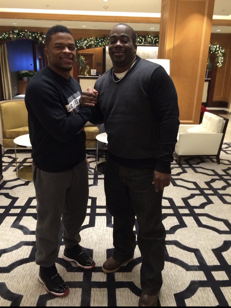 sirdibbydukes's tweet photo. During my fat days when I ran into Chris at the Redskins hotel in Jersey when they played the Giants. #Noleblooded 🍢 https://t.co/iivXZzqL7T