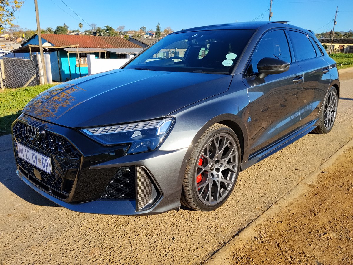 Lorenzio_bonani's tweet photo. Am enjoying the current test unit.
@audisouthafrica 
#AudiRSPerfomance
#AudiSport https://t.co/8e2EoqqBIa