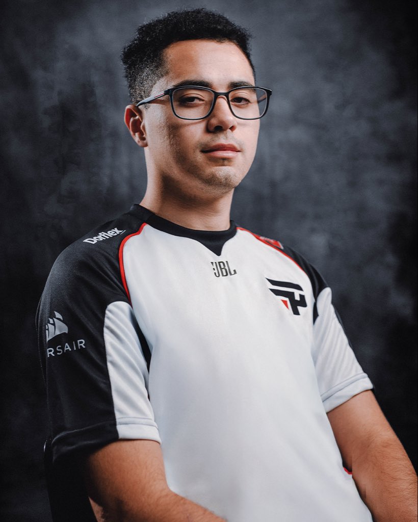 ceoslol01's tweet photo. Ta podendo jogar de terno?

Esse tem uma aura diferente 🔥 https://t.co/ekb3FYff1L