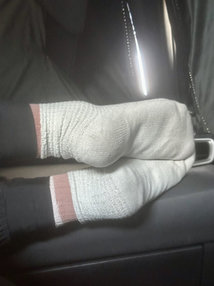 ScarletteMortem's tweet photo. @miss_olympia_p Are socks okay? 🖤 https://t.co/BGRCsLwmcH