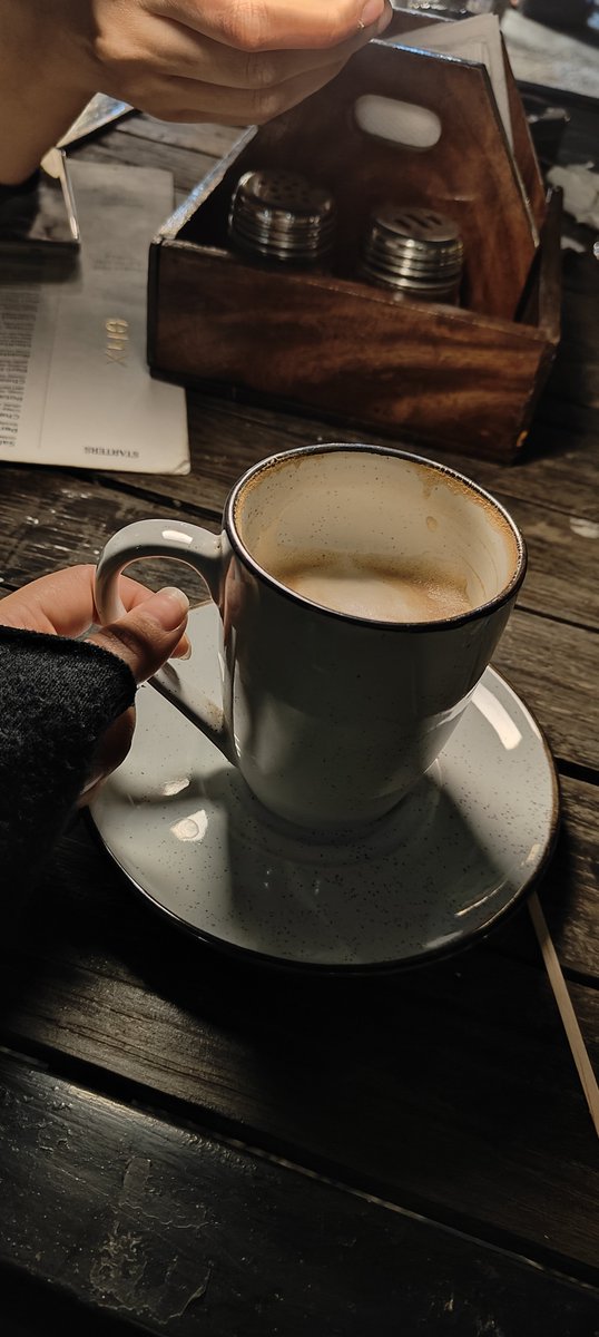 PrachieTee's tweet photo. The intimacy in someone learning your coffee order #coffee #coffeelover #javaphile #coffeeaddict ☕🍪🤎✨ https://t.co/auUnzhrsbT