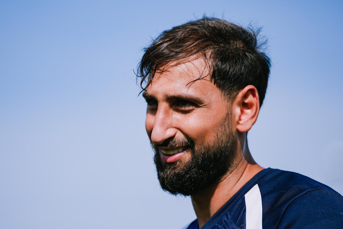 ManCity's tweet photo. Happy place! 😄 https://t.co/TNUsMPI5e9