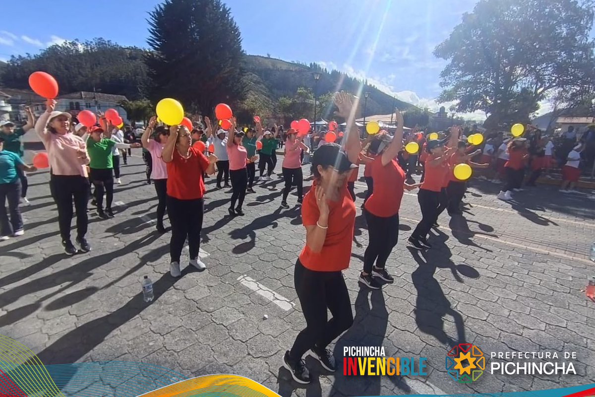 PichinchaGob's tweet photo. ¡La bailoterapia llegó a Calacalí para activar el cuerpo y llenar de alegría a toda la comunidad! 💃🏽🕺🏽✨

Vecinas, vecinos, jóvenes y personas adultas mayores participaron en una jornada de movimiento, integración y bienestar, impulsada por la Prefectura de Pichincha.

A través del baile promovemos hábitos saludables, fortalecemos la convivencia y creamos espacios para disfrutar en comunidad.

Seguimos llevando salud, deporte y alegría a cada rincón de Pichincha.

#PichinchaEsDeporte
#PichinchaInvencible

@PaolaPabonC 
@AlexTonello5