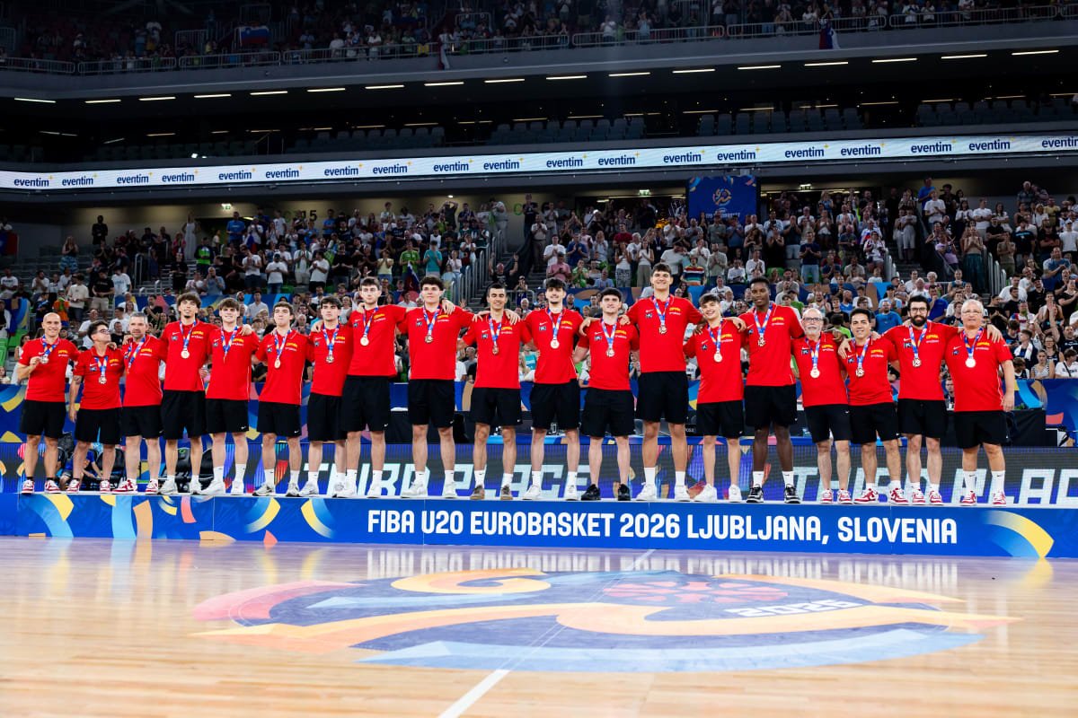 deportegob's tweet photo. 🏀 El baloncesto español sigue maravillando en categorías inferiores.

🥈La selección sub-17 femenina logró la medalla de plata en la Copa del Mundo. 

🥉 En el EuroBasket sub-20, la selección masculina se impuso a Francia en el partido por el bronce. https://t.co/QmCQ050S8j