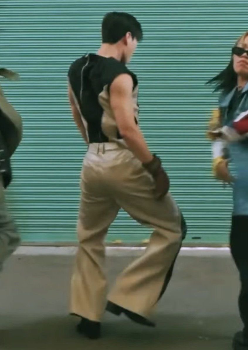 sanistrawberry's tweet photo. okay mr bubble butt https://t.co/wSfrwUUt4L