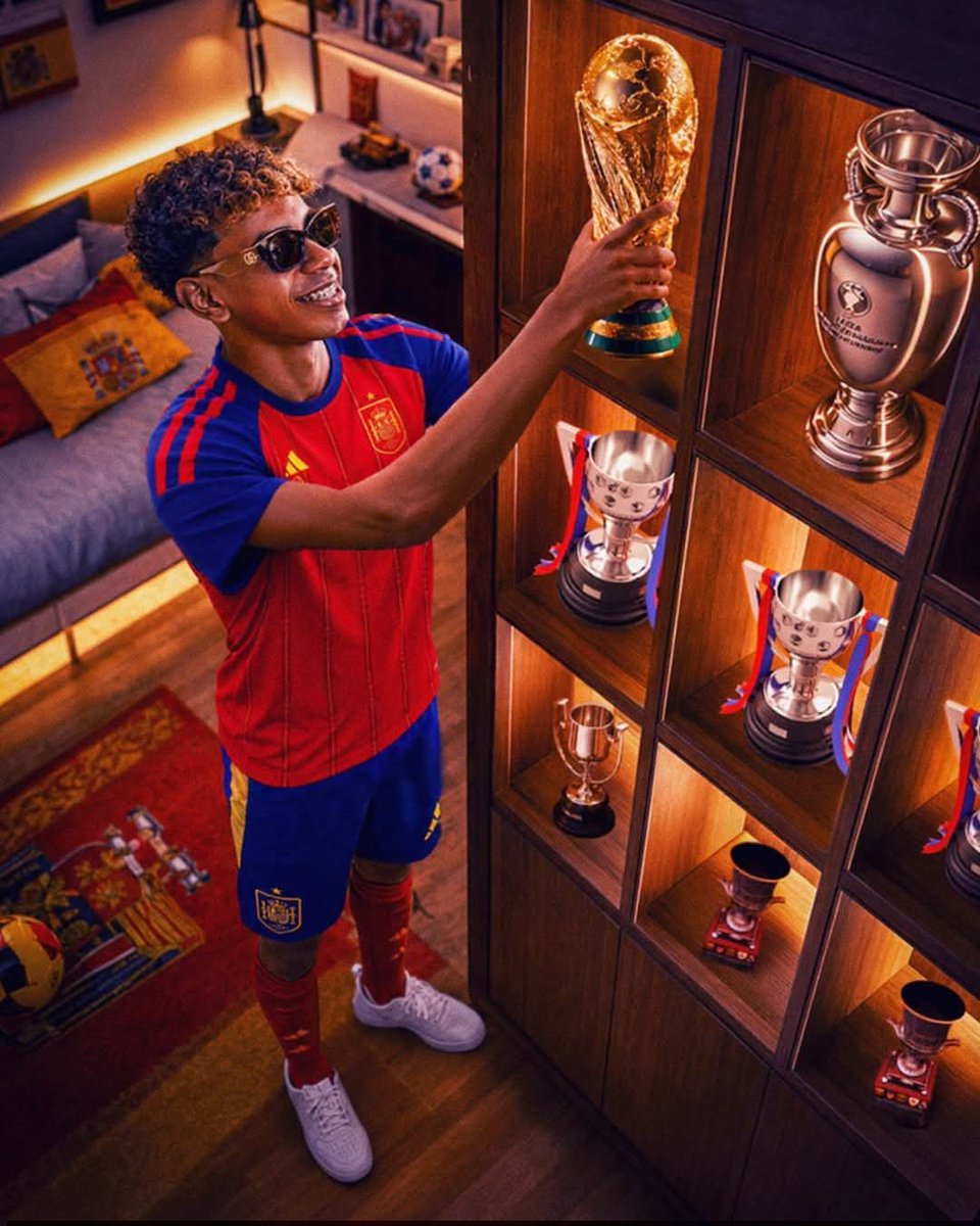 Tocapilotes's tweet photo. Lamine Yamal y un LEGADO IMPENETRABLE.

🏆Copa del Mundo 
🏆Eurocopa
🏆La Liga x3
🏆Copa del Rey
🏆Supercopa España x2

Y todo eso con ¡¡19 añitos!!

... 🔜 ¿Champions League? https://t.co/bsWFk736Fd