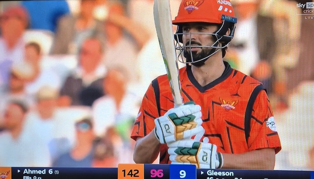 SajSadiqCricket's tweet photo. Abrar Ahmed comes into face his first ball of The Hundred, last man in, Gleeson on a hat-trick, walks across the stumps and elegantly smashes the ball for a 6 over fine leg.

Stuart Broad on commentary "goodness me, what a shot that is. Shot of the day" #Cricket #TheHundred https://t.co/DxX1zoPWy4