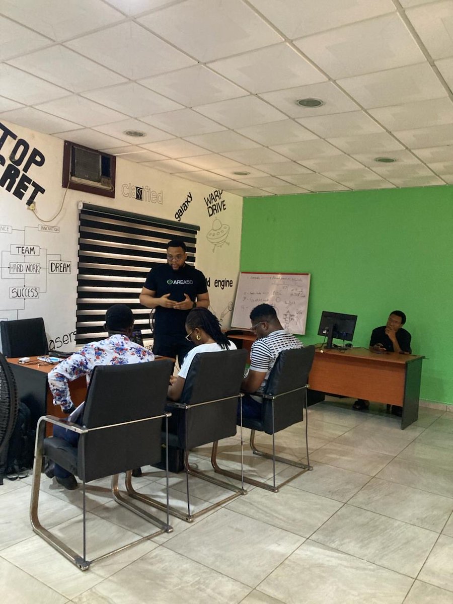 Jobraker1's tweet photo. Strong partnerships create more opportunities.

Great meeting with the Enugu Job Center Team and Dr. Bryant as we continue building a smarter future for job seekers.

🚀

#JobBraker #FutureOfWork #Jobs https://t.co/i83uKdiLcm