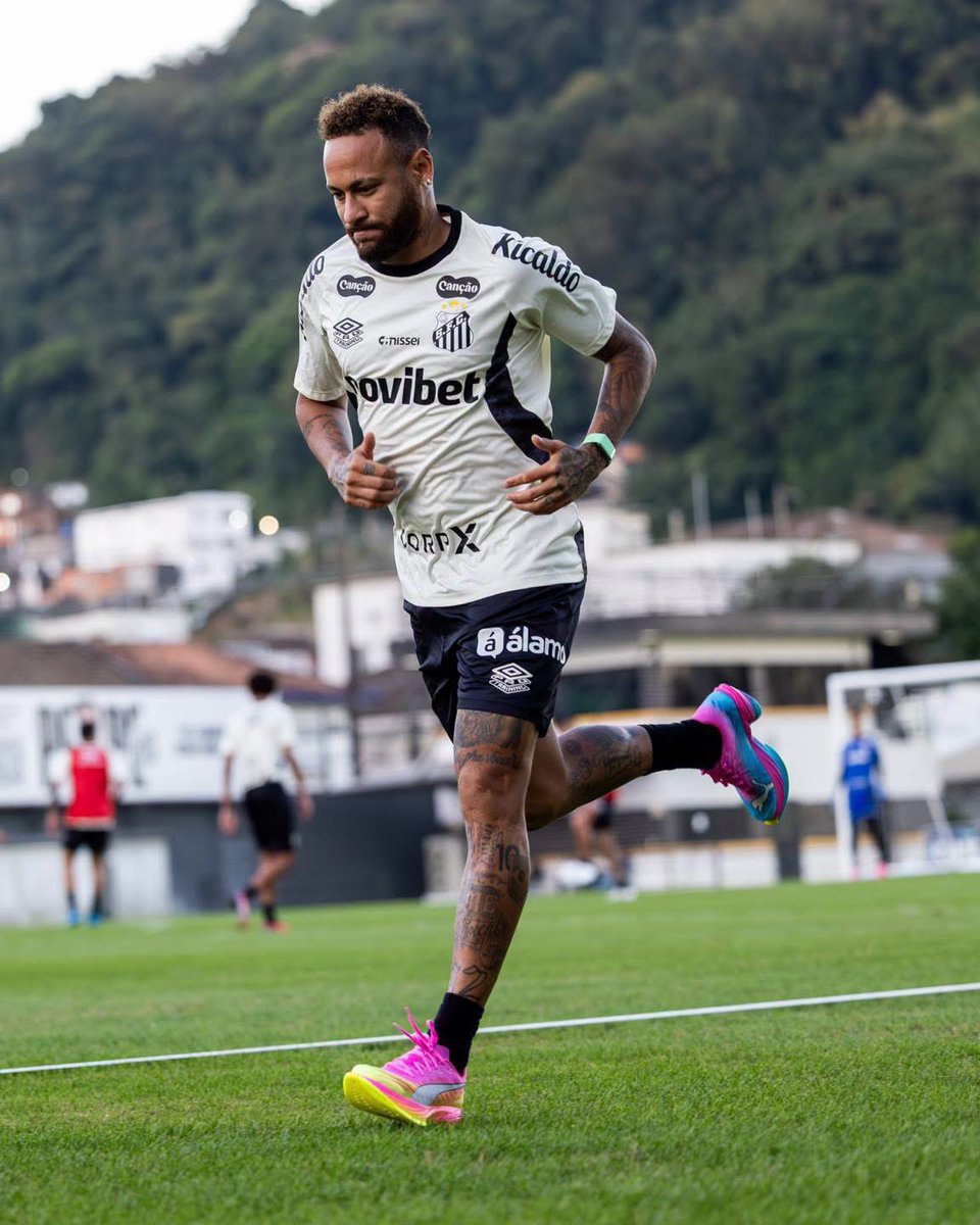 GingaBonitoHub's tweet photo. 🚨 Neymar will honour his contract will Santos &amp; will stay until December.

After that, he will either join a new club or retire.

📰 | @geglobo (🌕) https://t.co/5GXauUWqnT