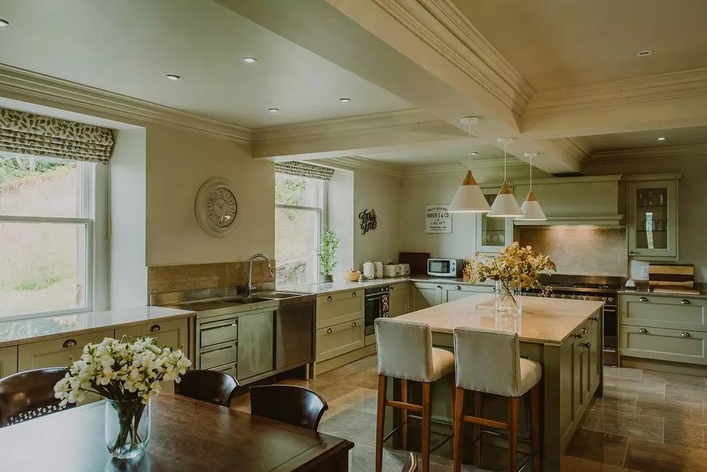 OnTheMarketCom's tweet photo. Ronachan House is a stunningly private Victorian mansion, with views across the white sands across Ronachan Bay to Islay, Jura and Gigha.  

📍How much? £2.1m
📍Where? Clachan, Argyll 

🔗Click here to take a look at the property: https://t.co/0qQu26n5sg https://t.co/kHNaAB2NUl